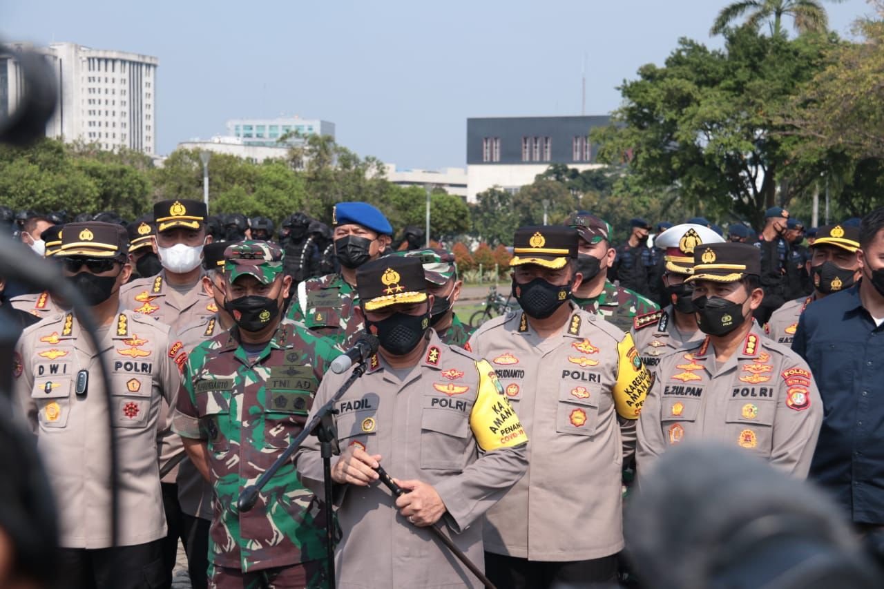 Kapolda Metro Bersama Pangdam Jaya Pimpin Apel Pasukan Pengaman Unjuk Rasa Mahasiswa BEM