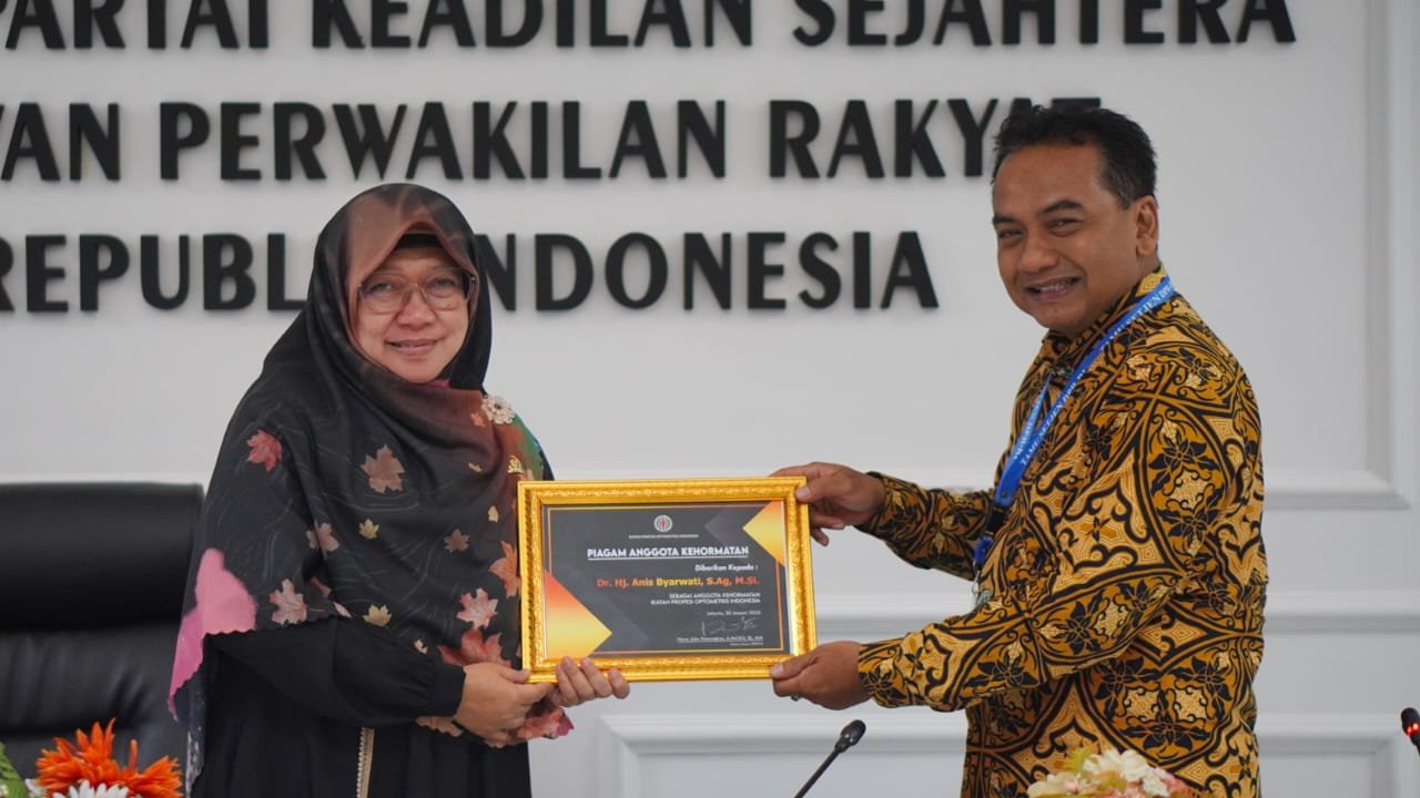 Terima Audiensi Pengurus IROPIN, Anis Apresiasi Baksos 50.000 Kacamata