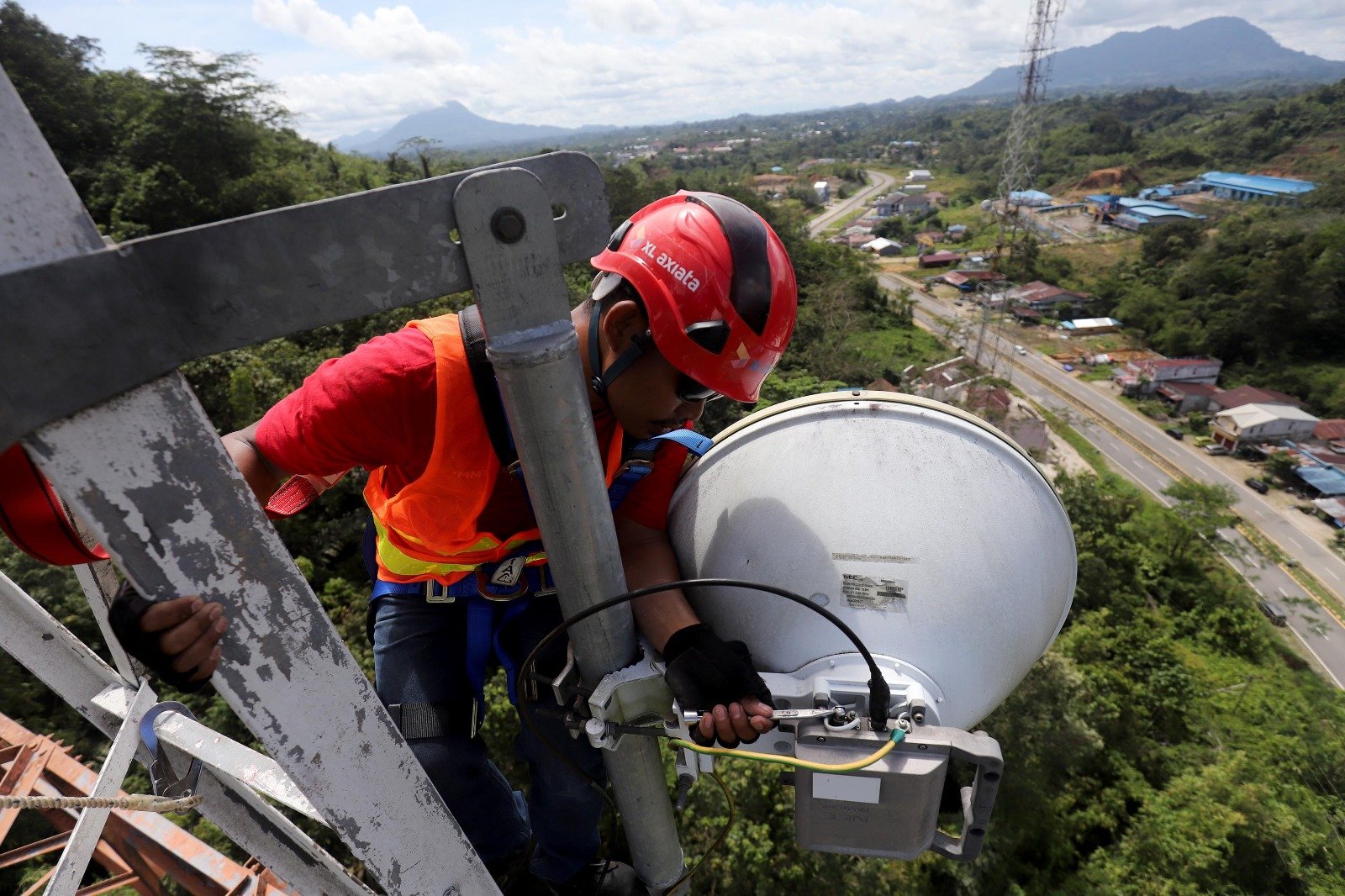 XL Axiata Terus Perkuat Jaringan Data Hingga ke Pelosok dan Perbatasan Negara di Pulau Kalimantan