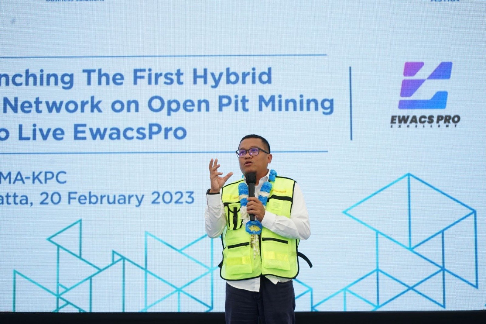 Kerja Sama XL Axiata – PAMASediakan Jaringan Hybrid LTE di Area Tambang