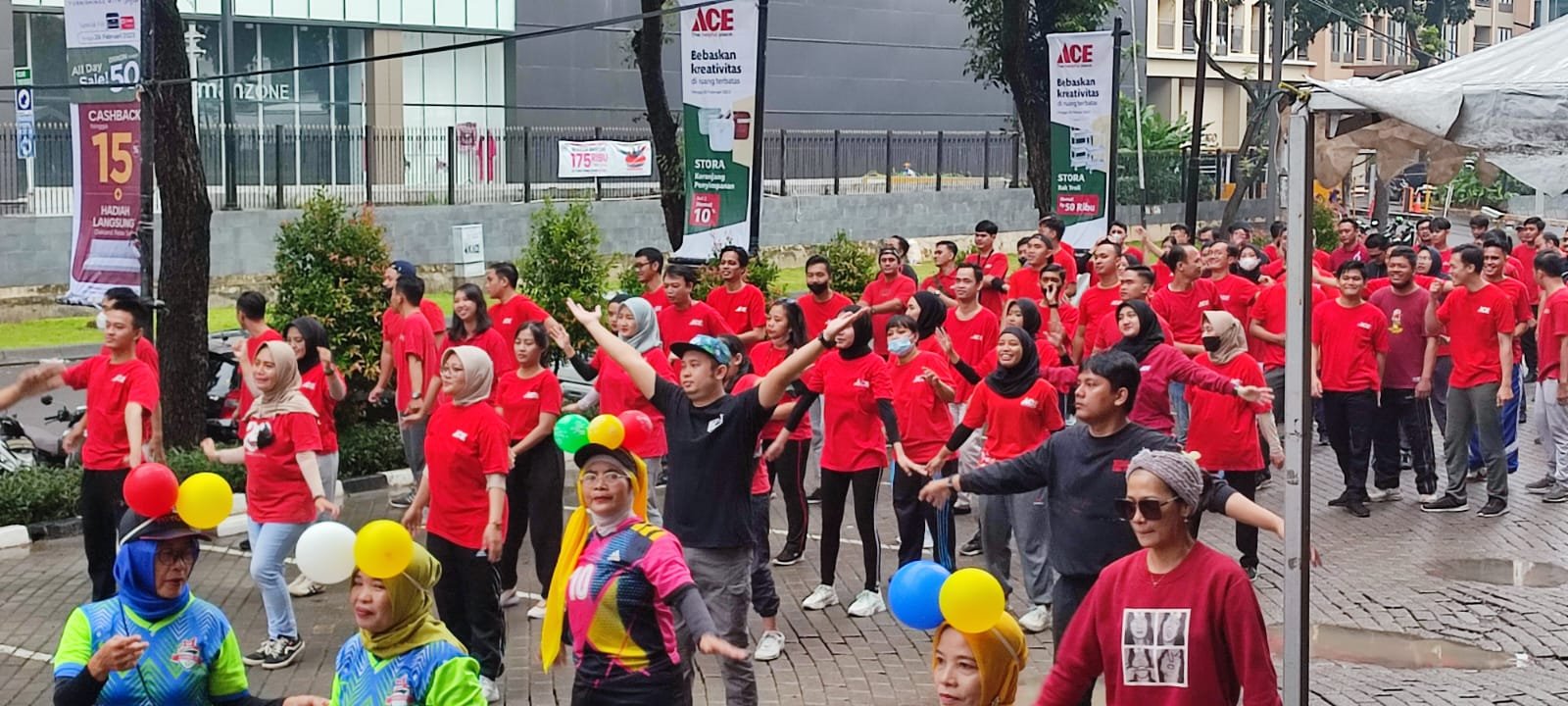 Gandeng Komunitas Sehat Tangsel, ACE Hardware Living Plaza Bintaro Gelar Fun Aerobic