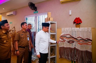Dukung Pelaku Usaha Terus Berkembang, Pilar Resmikan Galeri Dekranasda dan UMKM di Pondok Aren