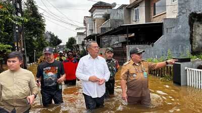 Sigap, Benyamin Temui Warga Terdampak Banjir di Pondok Maharta Tangsel
