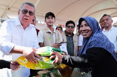 Antusias Warga Sambut Gerakan Pangan Murah di Pamulang, Benyamin Pastikan Akses Pangan Terjangkau