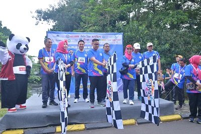 ALBEST Gelar Funwalk di ALFEST 2025, Pererat Silaturahmi Keluarga Besar Al-Azhar BSD dengan Berolahraga