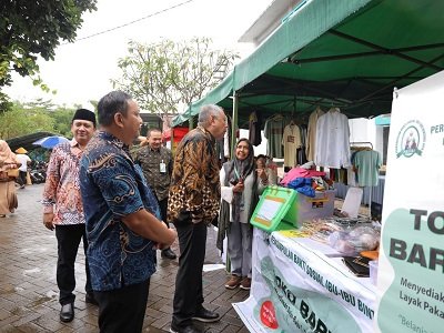 Benyamin Buka Bazar Ramadan di Pondok Aren Tangsel, 11.000 Paket Sembako Murah Diserbu Warga Meski Kondisi Hujan
