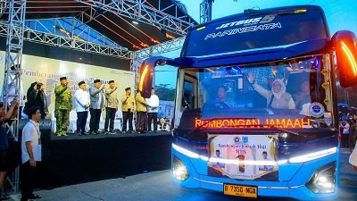 393 Jemaah Haji Kloter Pertama Tangsel Diberangkatkan, Benyamin Pastikan Fasilitas dan Pendampingan Optimal
